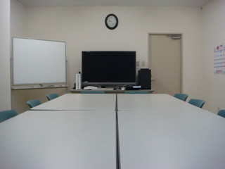 アルファ・システム_中会議室.jpg